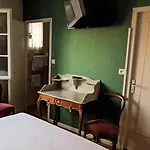 Chez Pierre Bed and Breakfast 3*