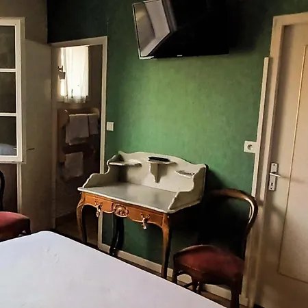 Chez Pierre Bed & Breakfast 3*