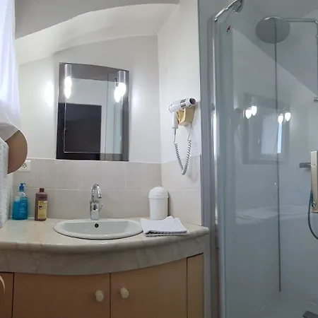 Chez Pierre Panzió 3*