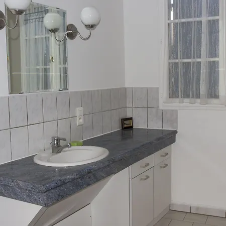 Chez Pierre Bed & Breakfast 3*