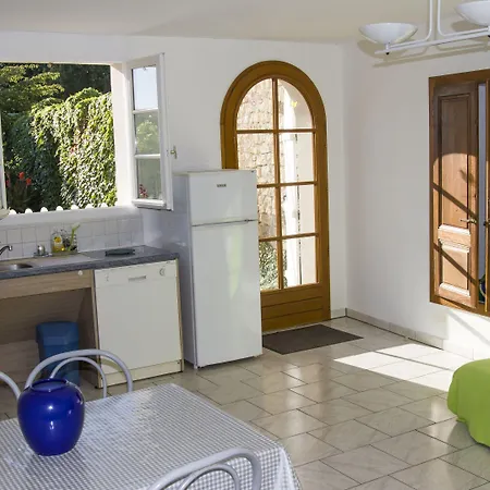 Chez Pierre Nocleg ze śniadaniem Remoncourt