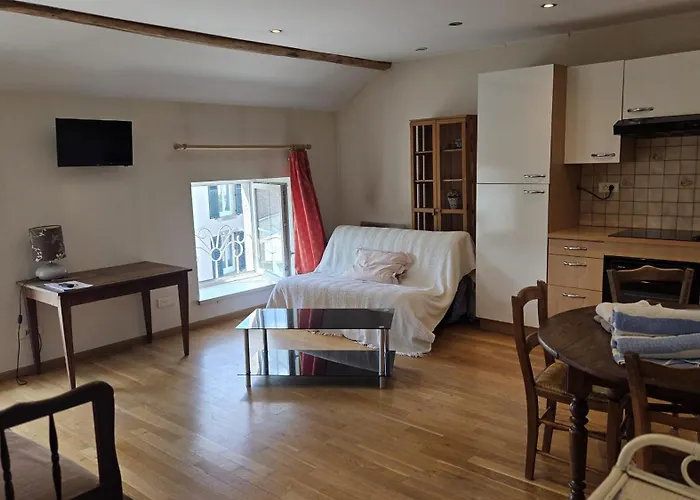 Chez Pierre Bed & Breakfast 3*