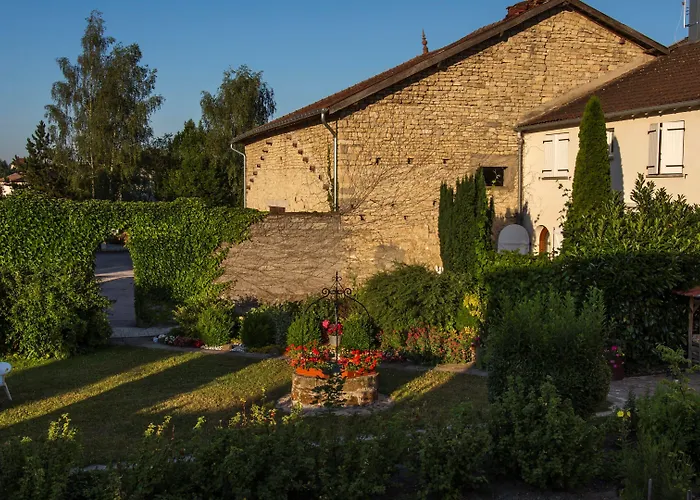 Chez Pierre Bed & Breakfast 3*