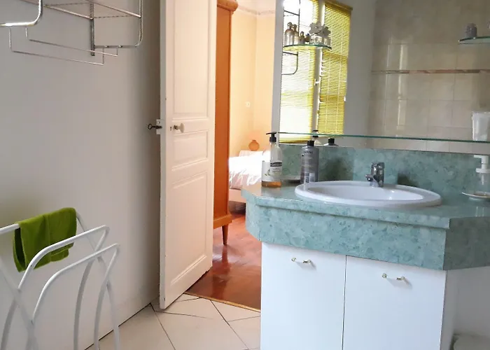 Chez Pierre Bed & Breakfast 3*